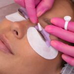Možno je tudi vihanje trepalnic Glam Lashes v kozmetičnem salonu Niki’s Place Bled